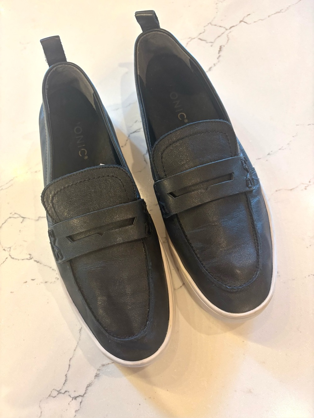 VIONIC Uptown Soft Black Leather Penny Loafer Platform Sneaker Womens SZ 8.5